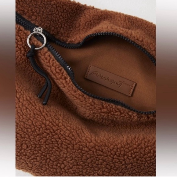 Free People Overachiever Sherpa Sling Bag NWT - Picture 3 of 6